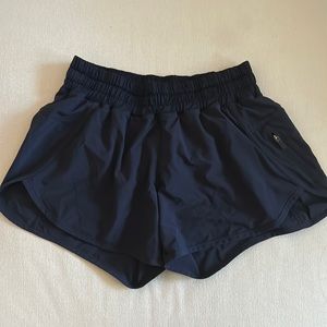 Navy blue Lululemon tracker sorts - 4”